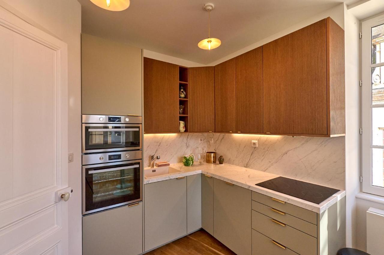 Appartement Montagnon - Les Suites Du Palais - Classe 4 Etoiles, Parking Prive, Vue Cathedrale, 3 Chambres, Primo C0Nciergerie ヌヴェール エクステリア 写真