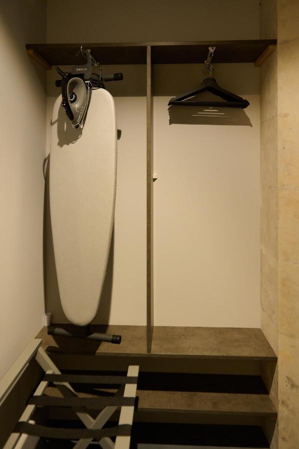 Appartement Montagnon - Les Suites Du Palais - Classe 4 Etoiles, Parking Prive, Vue Cathedrale, 3 Chambres, Primo C0Nciergerie ヌヴェール エクステリア 写真
