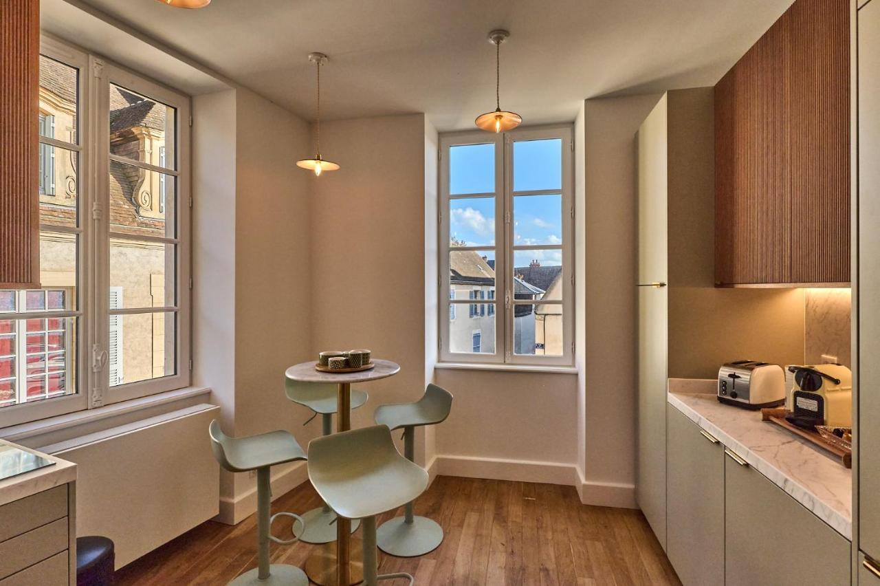 Appartement Montagnon - Les Suites Du Palais - Classe 4 Etoiles, Parking Prive, Vue Cathedrale, 3 Chambres, Primo C0Nciergerie ヌヴェール エクステリア 写真