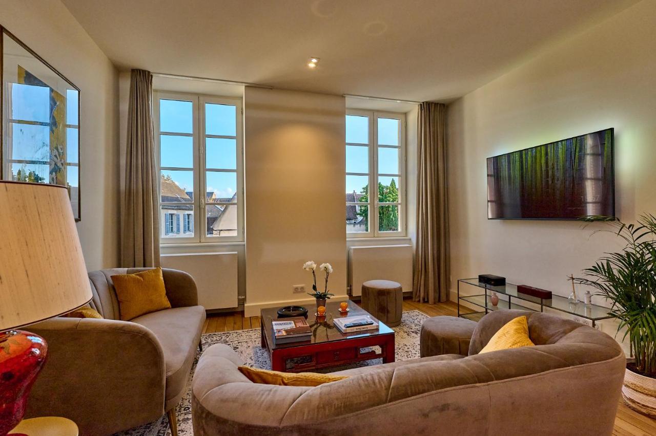 Appartement Montagnon - Les Suites Du Palais - Classe 4 Etoiles, Parking Prive, Vue Cathedrale, 3 Chambres, Primo C0Nciergerie ヌヴェール エクステリア 写真