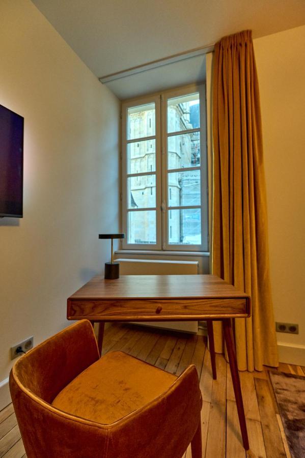 Appartement Montagnon - Les Suites Du Palais - Classe 4 Etoiles, Parking Prive, Vue Cathedrale, 3 Chambres, Primo C0Nciergerie ヌヴェール エクステリア 写真